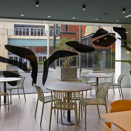 B&B Hotel Girona 3-3